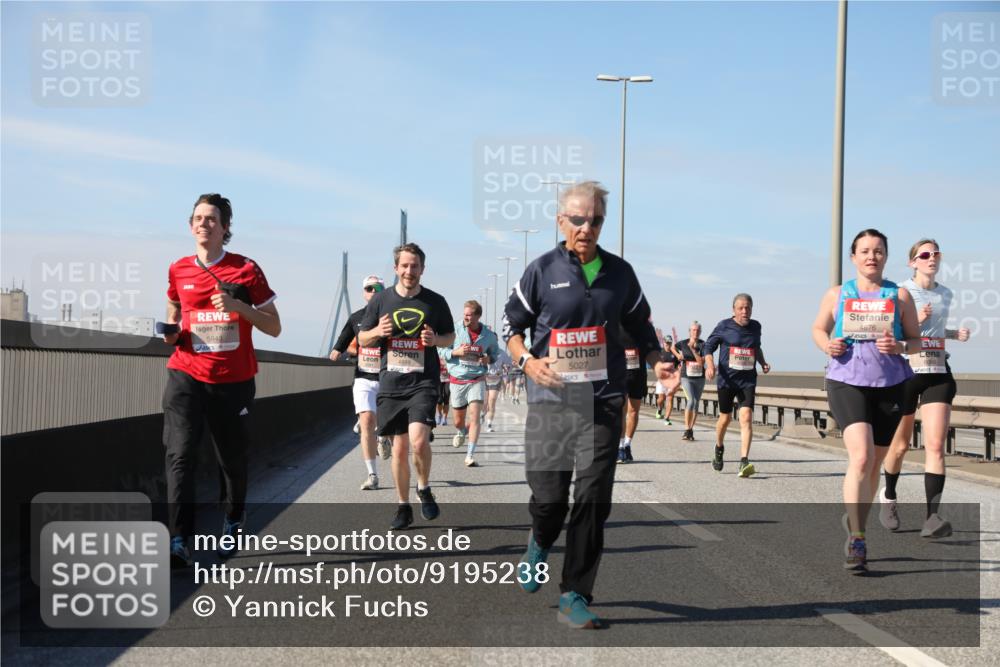 03.10.2025 - Köhlbrandbrückenlauf Yannick Fuchs http://msf.ph/oto/9195238 03.10.2025 11:58:38 Position 3 4676, 5943, 5027 meine-sportfotos.de