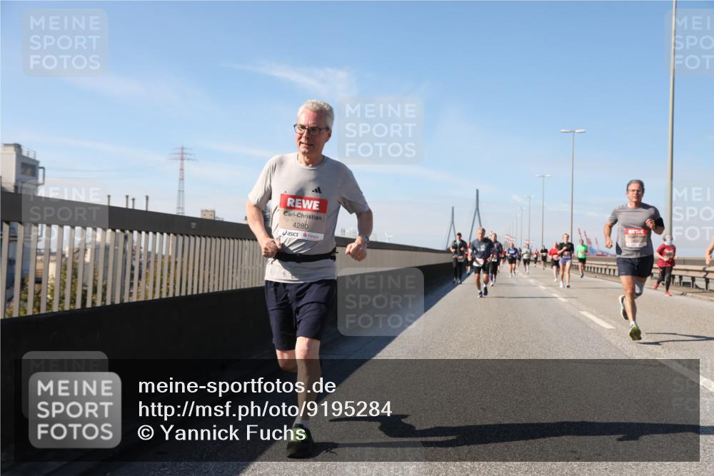 03.10.2025 - Köhlbrandbrückenlauf Yannick Fuchs http://msf.ph/oto/9195284 03.10.2025 11:58:50 Position 3 4280 meine-sportfotos.de
