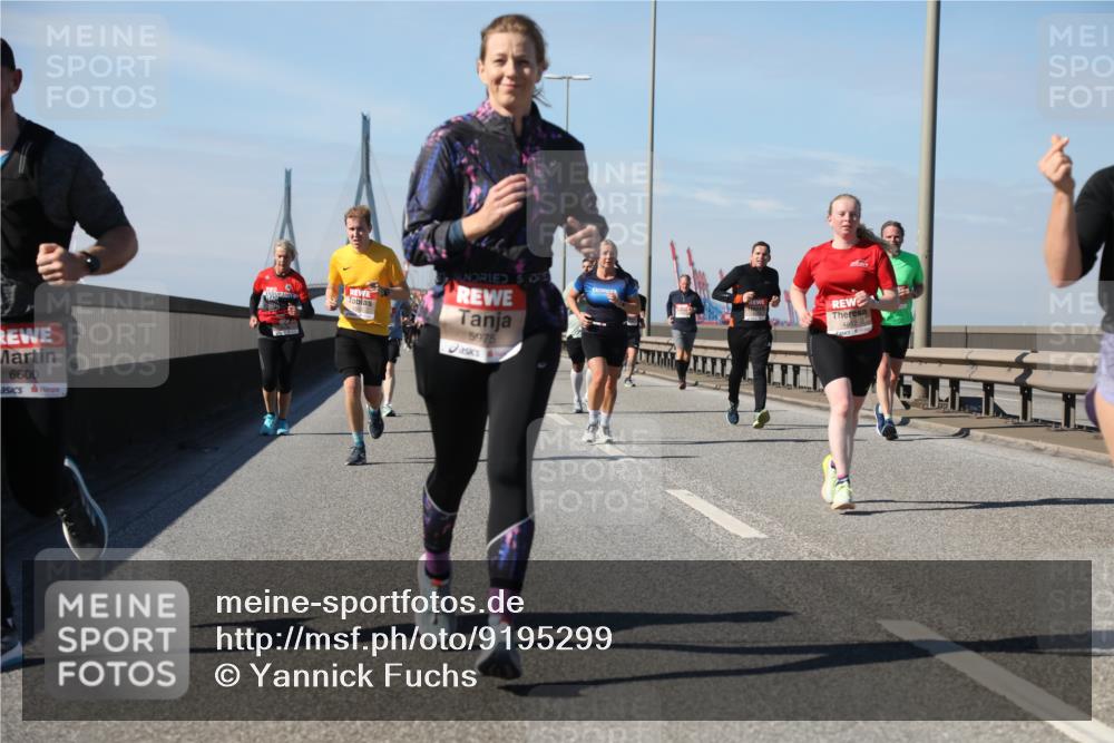 03.10.2025 - Köhlbrandbrückenlauf Yannick Fuchs http://msf.ph/oto/9195299 03.10.2025 11:58:56 Position 3 6600, 5975 meine-sportfotos.de