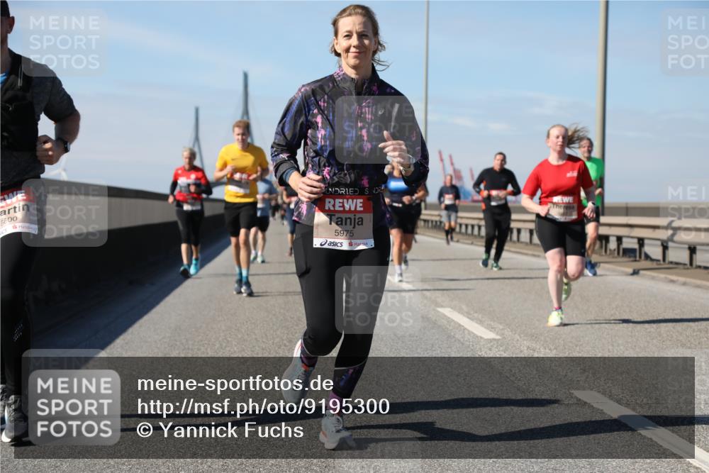 03.10.2025 - Köhlbrandbrückenlauf Yannick Fuchs http://msf.ph/oto/9195300 03.10.2025 11:58:56 Position 3 6600, 5975 meine-sportfotos.de