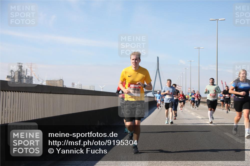 03.10.2025 - Köhlbrandbrückenlauf Yannick Fuchs http://msf.ph/oto/9195304 03.10.2025 11:58:59 Position 3 4565, 1 meine-sportfotos.de