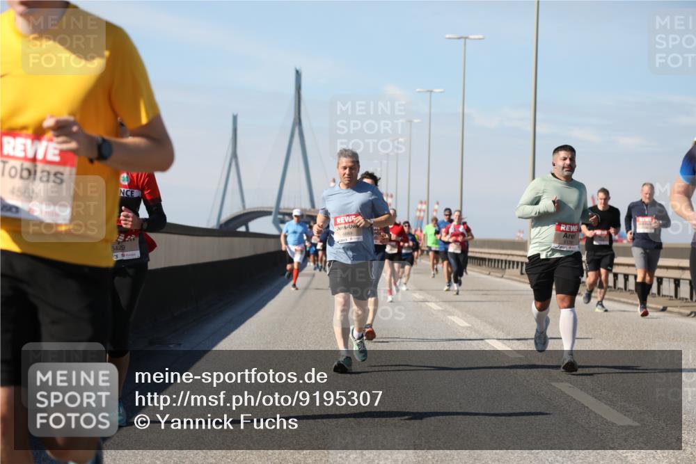 03.10.2025 - Köhlbrandbrückenlauf Yannick Fuchs http://msf.ph/oto/9195307 03.10.2025 11:59:00 Position 3 4566, 6429, 4889, 5178 meine-sportfotos.de