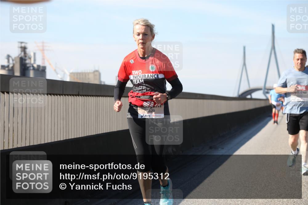 03.10.2025 - Köhlbrandbrückenlauf Yannick Fuchs http://msf.ph/oto/9195312 03.10.2025 11:59:01 Position 3 6429, 4889 meine-sportfotos.de