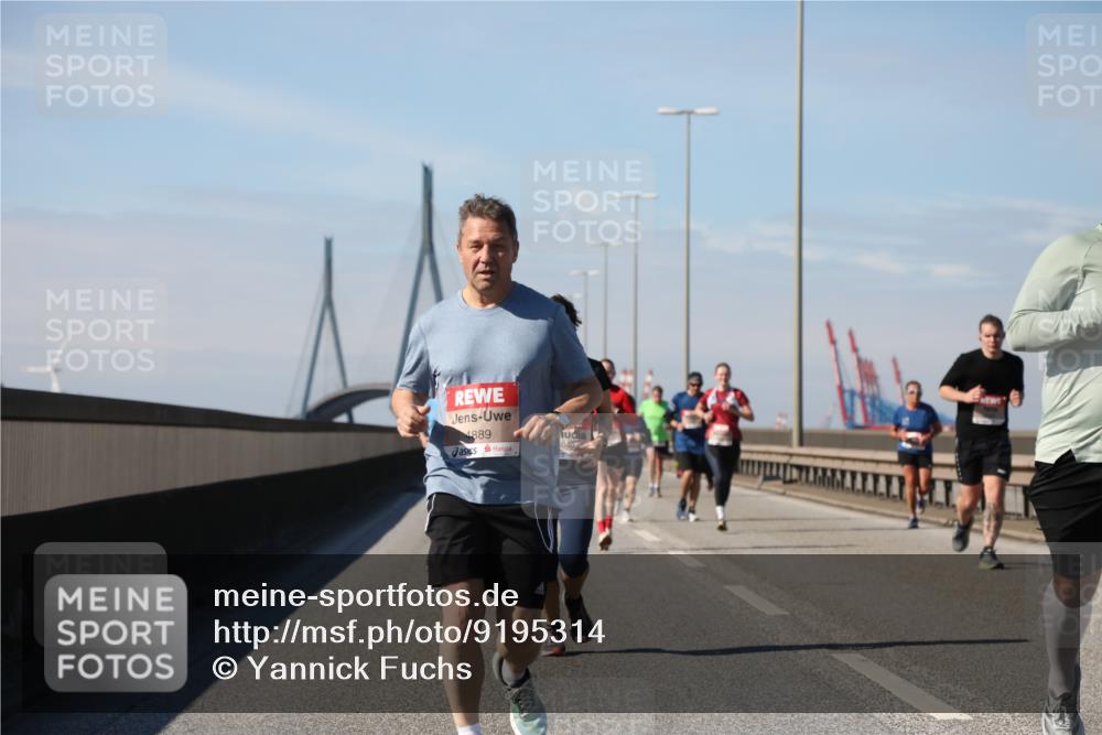 03.10.2025 - Köhlbrandbrückenlauf Yannick Fuchs http://msf.ph/oto/9195314 03.10.2025 11:59:02 Position 3 4889 meine-sportfotos.de