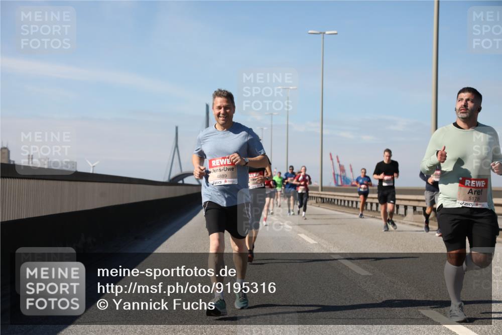 03.10.2025 - Köhlbrandbrückenlauf Yannick Fuchs http://msf.ph/oto/9195316 03.10.2025 11:59:02 Position 3 4889, 5178 meine-sportfotos.de