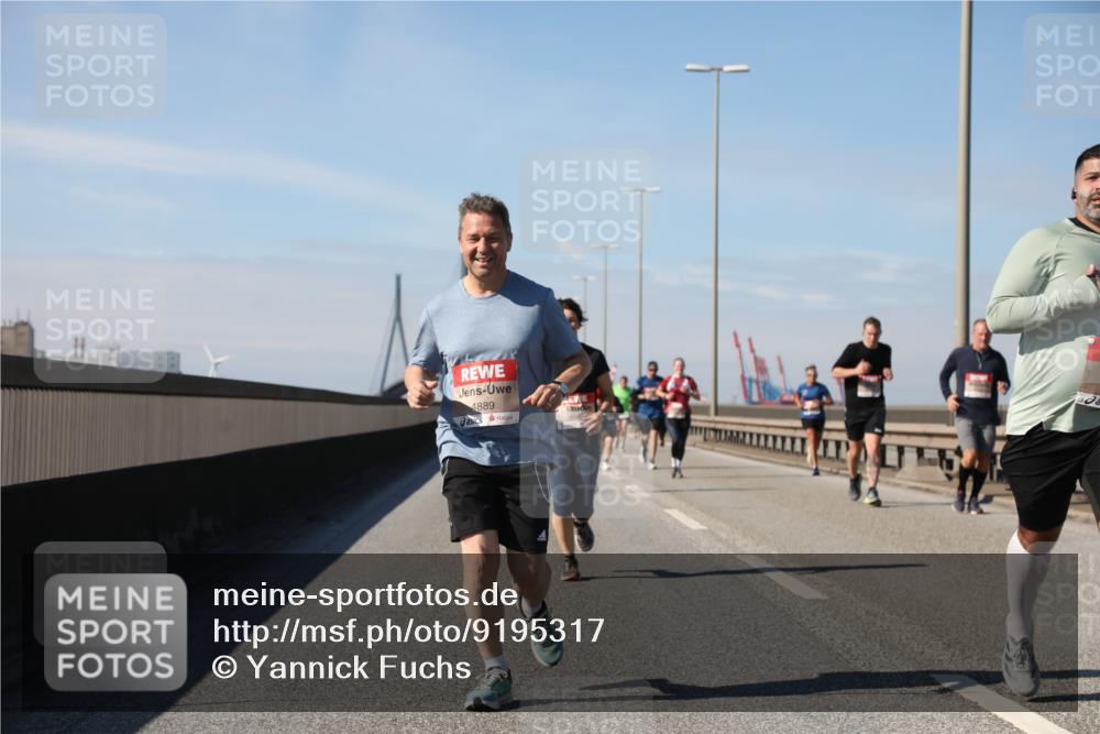 03.10.2025 - Köhlbrandbrückenlauf Yannick Fuchs http://msf.ph/oto/9195317 03.10.2025 11:59:03 Position 3 4889 meine-sportfotos.de