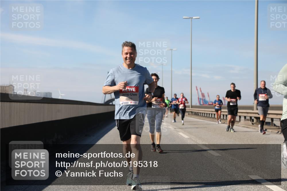 03.10.2025 - Köhlbrandbrückenlauf Yannick Fuchs http://msf.ph/oto/9195318 03.10.2025 11:59:03 Position 3 4889 meine-sportfotos.de