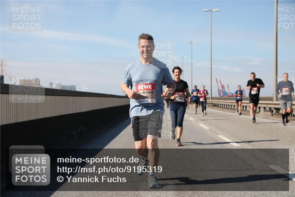 03.10.2025 - Köhlbrandbrückenlauf Yannick Fuchs http://msf.ph/oto/9195319 03.10.2025 11:59:03 Position 3 4889 meine-sportfotos.de
