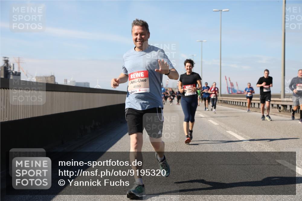 03.10.2025 - Köhlbrandbrückenlauf Yannick Fuchs http://msf.ph/oto/9195320 03.10.2025 11:59:03 Position 3 4889 meine-sportfotos.de