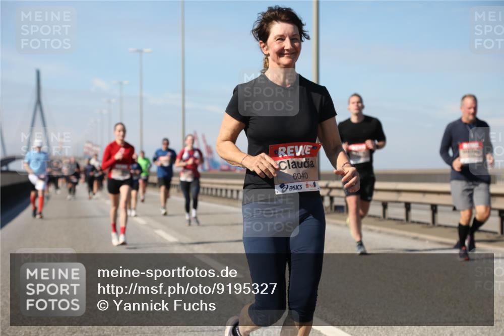 03.10.2025 - Köhlbrandbrückenlauf Yannick Fuchs http://msf.ph/oto/9195327 03.10.2025 11:59:05 Position 3 6040 meine-sportfotos.de