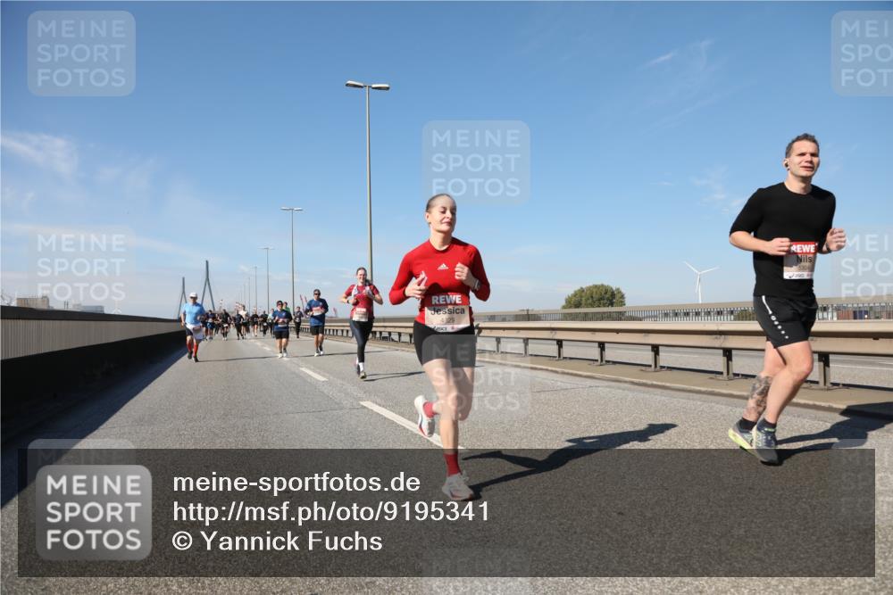 03.10.2025 - Köhlbrandbrückenlauf Yannick Fuchs http://msf.ph/oto/9195341 03.10.2025 11:59:08 Position 3 4829, 5304 meine-sportfotos.de
