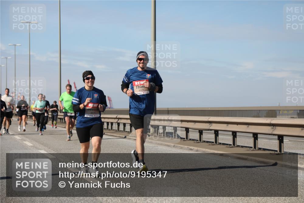 03.10.2025 - Köhlbrandbrückenlauf Yannick Fuchs http://msf.ph/oto/9195347 03.10.2025 11:59:11 Position 3 4570, 4571 meine-sportfotos.de