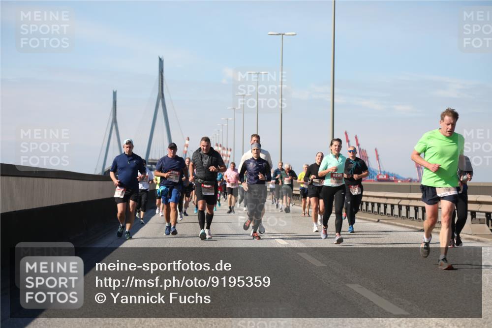 03.10.2025 - Köhlbrandbrückenlauf Yannick Fuchs http://msf.ph/oto/9195359 03.10.2025 11:59:14 Position 3 1 meine-sportfotos.de