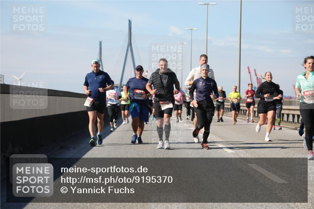 03.10.2025 - Köhlbrandbrückenlauf Yannick Fuchs http://msf.ph/oto/9195370 03.10.2025 11:59:16 Position 3 5454 meine-sportfotos.de