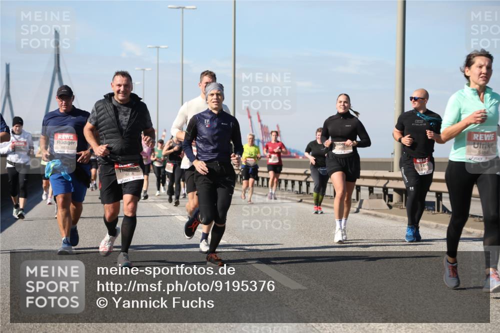 03.10.2025 - Köhlbrandbrückenlauf Yannick Fuchs http://msf.ph/oto/9195376 03.10.2025 11:59:18 Position 3 6035, 585, 4819, 4882, 5454 meine-sportfotos.de