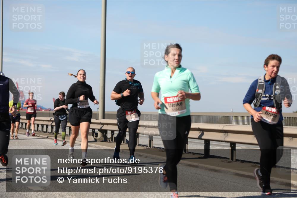 03.10.2025 - Köhlbrandbrückenlauf Yannick Fuchs http://msf.ph/oto/9195378 03.10.2025 11:59:18 Position 3 4382, 5454, 5037 meine-sportfotos.de