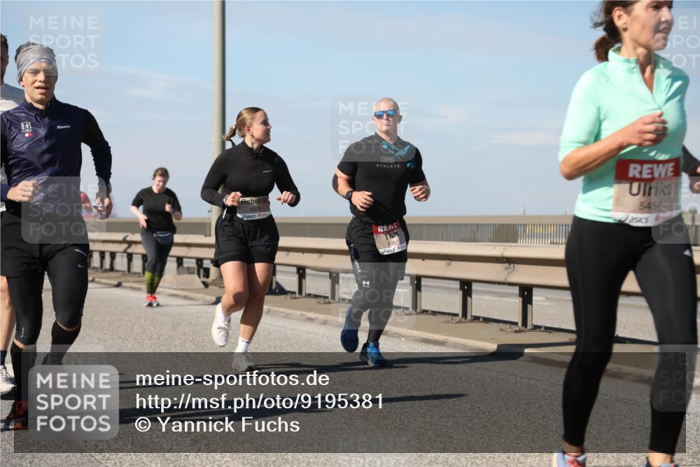 03.10.2025 - Köhlbrandbrückenlauf Yannick Fuchs http://msf.ph/oto/9195381 03.10.2025 11:59:19 Position 3 4819, 4882, 5454 meine-sportfotos.de