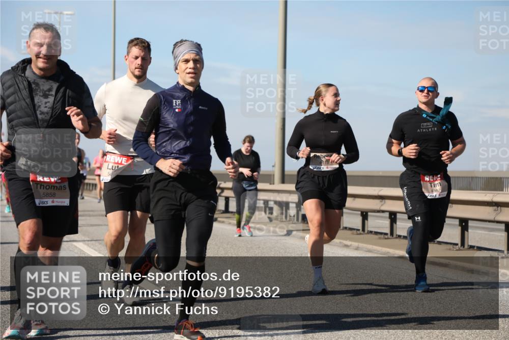 03.10.2025 - Köhlbrandbrückenlauf Yannick Fuchs http://msf.ph/oto/9195382 03.10.2025 11:59:20 Position 3 5858, 58, 4882 meine-sportfotos.de