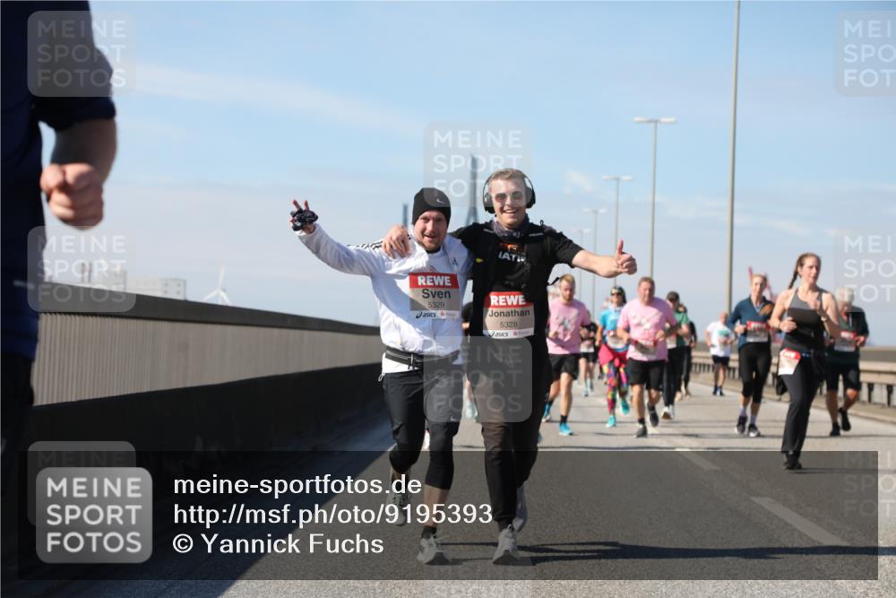 03.10.2025 - Köhlbrandbrückenlauf Yannick Fuchs http://msf.ph/oto/9195393 03.10.2025 11:59:23 Position 3 5329, 5328 meine-sportfotos.de