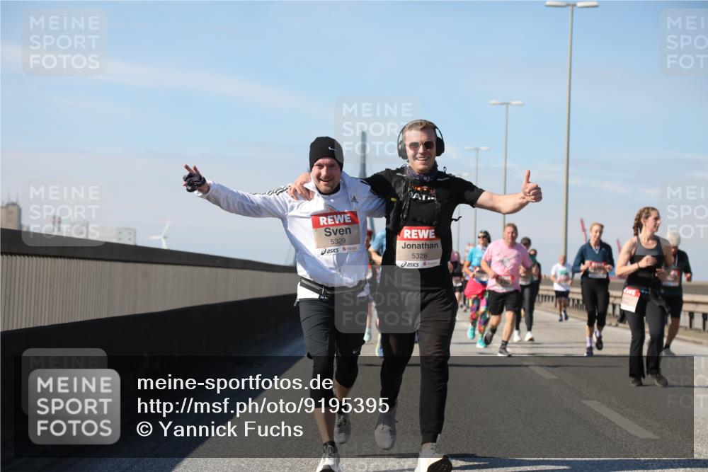 03.10.2025 - Köhlbrandbrückenlauf Yannick Fuchs http://msf.ph/oto/9195395 03.10.2025 11:59:23 Position 3 5329, 5328 meine-sportfotos.de