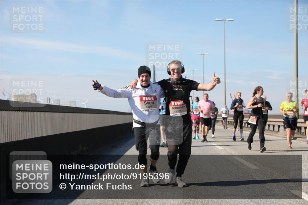 03.10.2025 - Köhlbrandbrückenlauf Yannick Fuchs http://msf.ph/oto/9195396 03.10.2025 11:59:23 Position 3 5329, 5328 meine-sportfotos.de