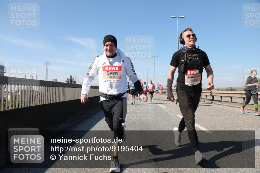 03.10.2025 - Köhlbrandbrückenlauf Yannick Fuchs http://msf.ph/oto/9195404 03.10.2025 11:59:25 Position 3 5329, 5328 meine-sportfotos.de