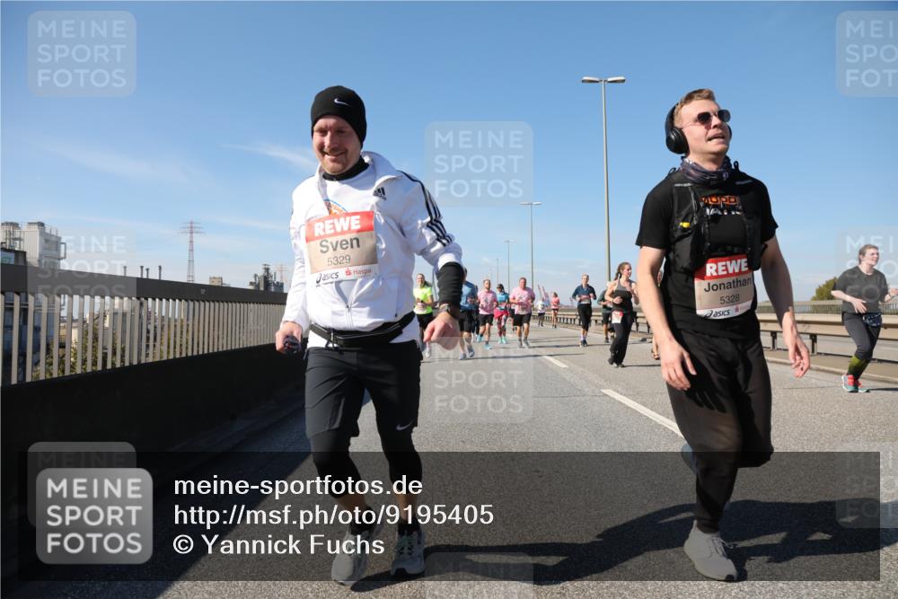 03.10.2025 - Köhlbrandbrückenlauf Yannick Fuchs http://msf.ph/oto/9195405 03.10.2025 11:59:25 Position 3 5329, 5328 meine-sportfotos.de