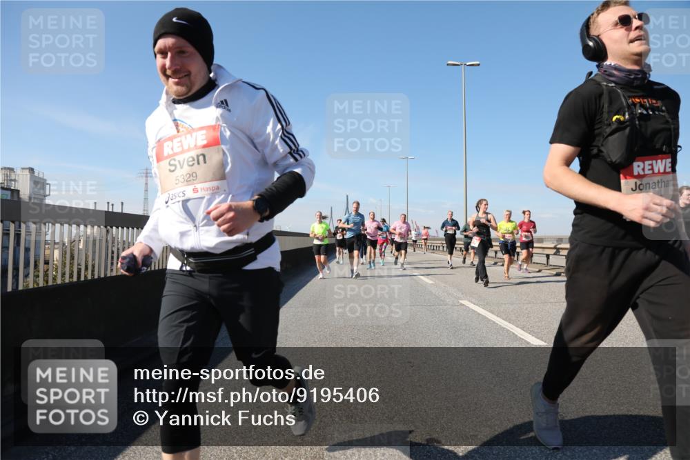 03.10.2025 - Köhlbrandbrückenlauf Yannick Fuchs http://msf.ph/oto/9195406 03.10.2025 11:59:25 Position 3 5329 meine-sportfotos.de