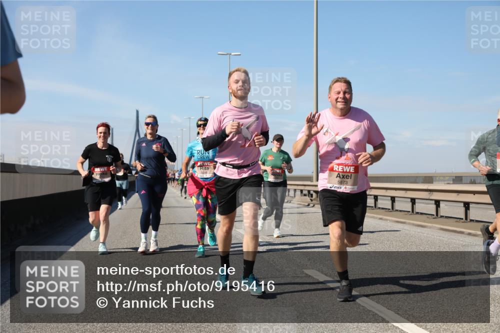 03.10.2025 - Köhlbrandbrückenlauf Yannick Fuchs http://msf.ph/oto/9195416 03.10.2025 11:59:29 Position 3 5648, 5873 meine-sportfotos.de