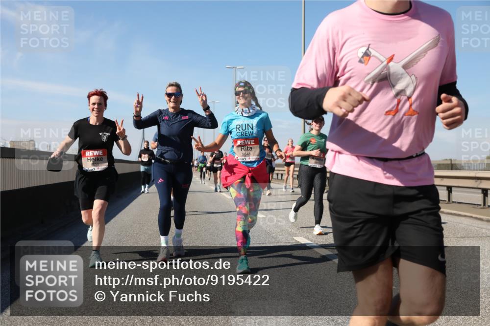 03.10.2025 - Köhlbrandbrückenlauf Yannick Fuchs http://msf.ph/oto/9195422 03.10.2025 11:59:30 Position 3 5650, 5648 meine-sportfotos.de