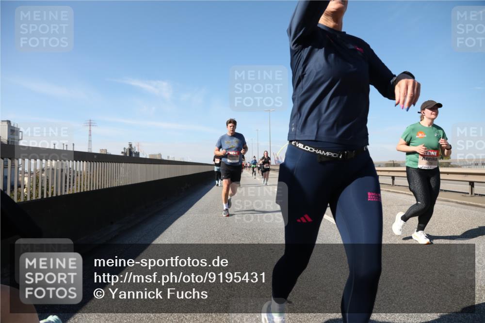 03.10.2025 - Köhlbrandbrückenlauf Yannick Fuchs http://msf.ph/oto/9195431 03.10.2025 11:59:32 Position 3 4859 meine-sportfotos.de