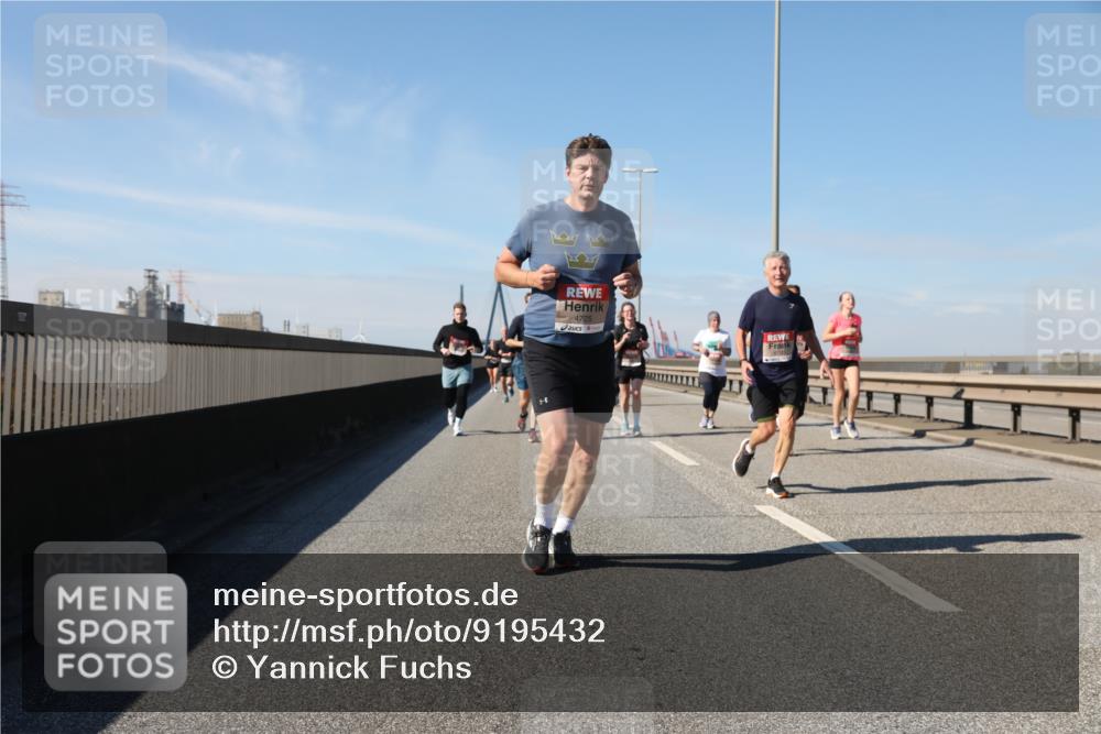 03.10.2025 - Köhlbrandbrückenlauf Yannick Fuchs http://msf.ph/oto/9195432 03.10.2025 11:59:32 Position 3 4725 meine-sportfotos.de