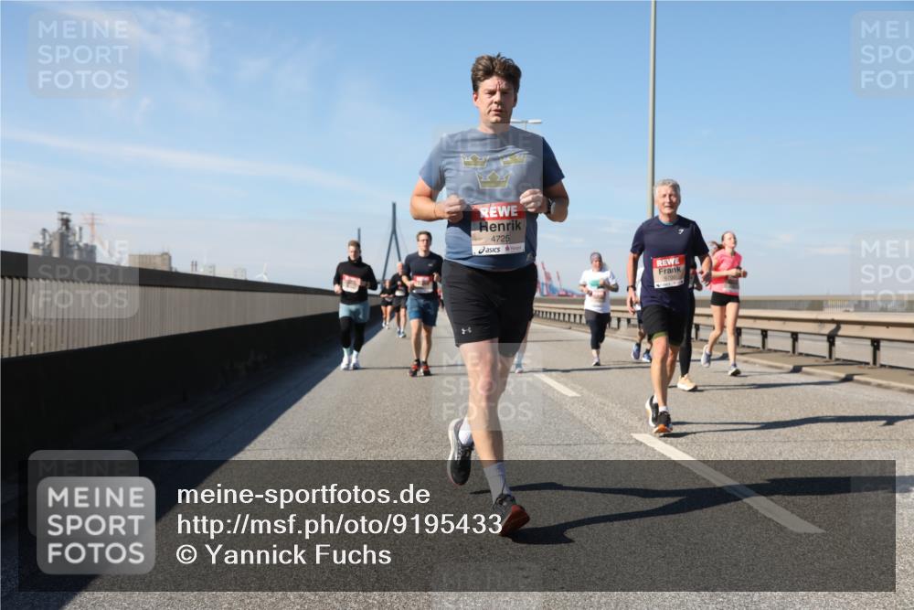 03.10.2025 - Köhlbrandbrückenlauf Yannick Fuchs http://msf.ph/oto/9195433 03.10.2025 11:59:32 Position 3 4725 meine-sportfotos.de