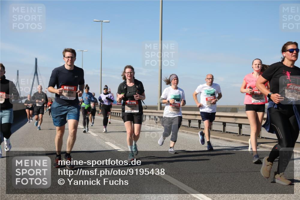 03.10.2025 - Köhlbrandbrückenlauf Yannick Fuchs http://msf.ph/oto/9195438 03.10.2025 11:59:34 Position 3 6500, 4139, 6136, 5144 meine-sportfotos.de
