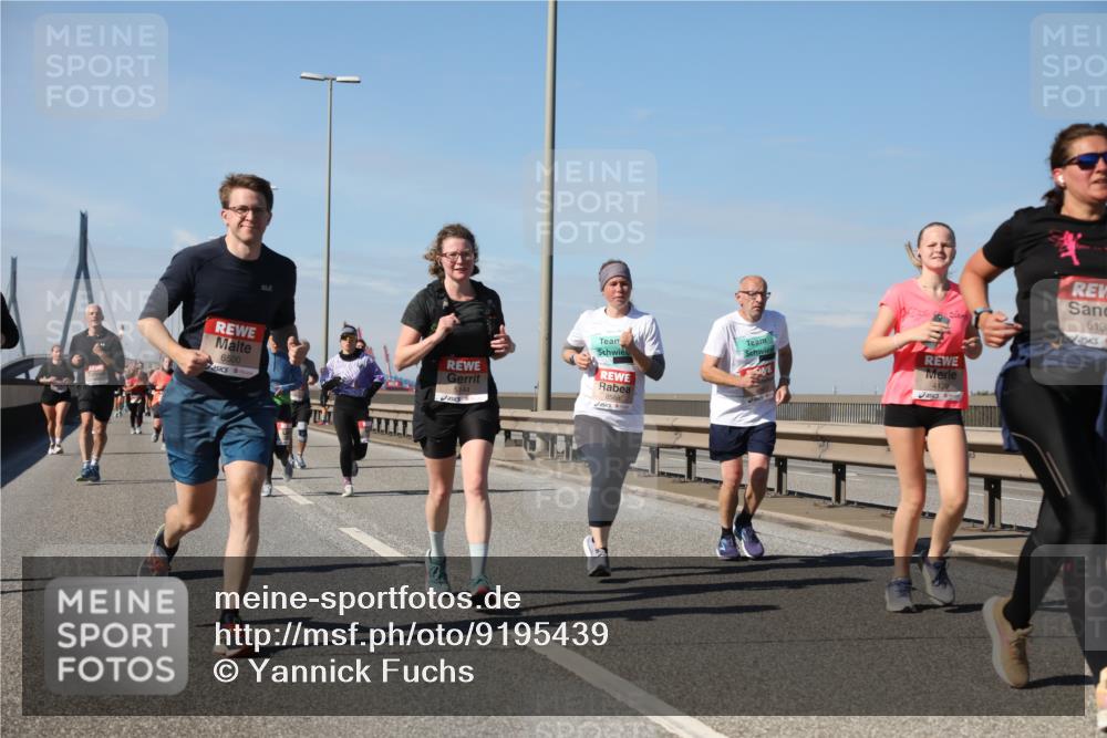03.10.2025 - Köhlbrandbrückenlauf Yannick Fuchs http://msf.ph/oto/9195439 03.10.2025 11:59:34 Position 3 6500, 5144, 613, 4139 meine-sportfotos.de