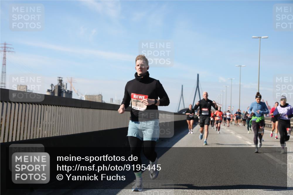 03.10.2025 - Köhlbrandbrückenlauf Yannick Fuchs http://msf.ph/oto/9195445 03.10.2025 11:59:36 Position 3 4143 meine-sportfotos.de