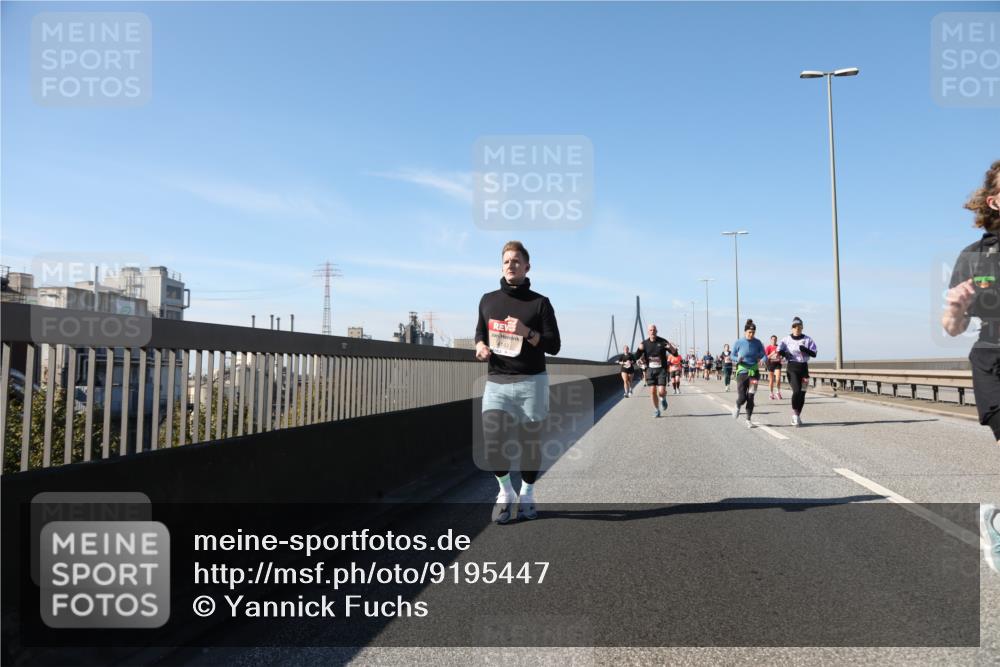 03.10.2025 - Köhlbrandbrückenlauf Yannick Fuchs http://msf.ph/oto/9195447 03.10.2025 11:59:36 Position 3 4143 meine-sportfotos.de