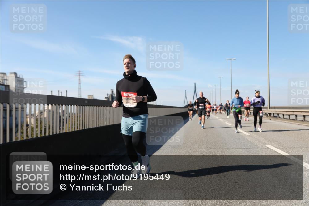 03.10.2025 - Köhlbrandbrückenlauf Yannick Fuchs http://msf.ph/oto/9195449 03.10.2025 11:59:36 Position 3 4143 meine-sportfotos.de