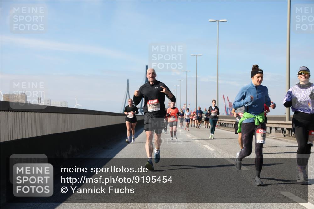 03.10.2025 - Köhlbrandbrückenlauf Yannick Fuchs http://msf.ph/oto/9195454 03.10.2025 11:59:37 Position 3 5449 meine-sportfotos.de