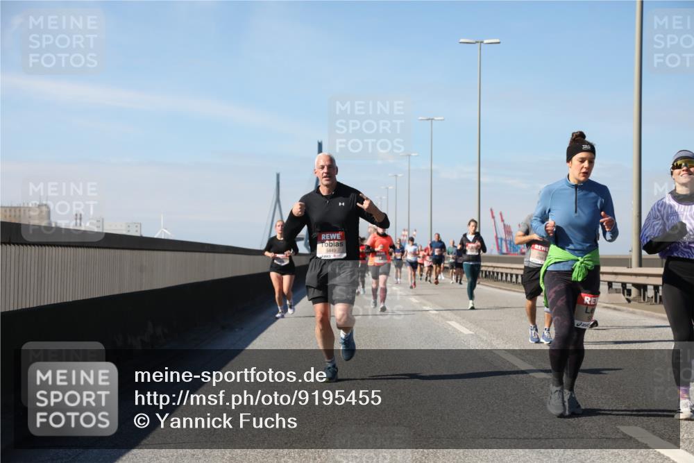 03.10.2025 - Köhlbrandbrückenlauf Yannick Fuchs http://msf.ph/oto/9195455 03.10.2025 11:59:38 Position 3 5449 meine-sportfotos.de