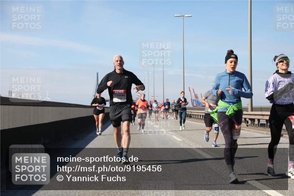 03.10.2025 - Köhlbrandbrückenlauf Yannick Fuchs http://msf.ph/oto/9195456 03.10.2025 11:59:38 Position 3 5449 meine-sportfotos.de