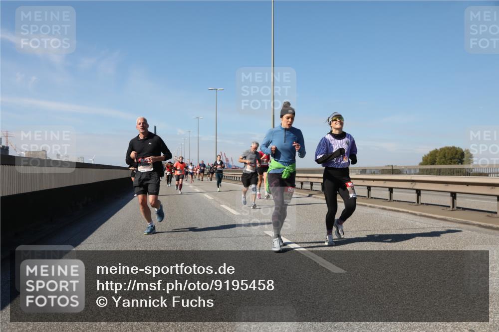 03.10.2025 - Köhlbrandbrückenlauf Yannick Fuchs http://msf.ph/oto/9195458 03.10.2025 11:59:38 Position 3  meine-sportfotos.de