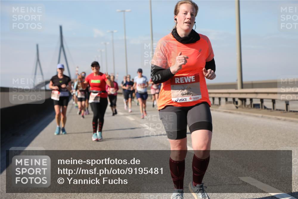 03.10.2025 - Köhlbrandbrückenlauf Yannick Fuchs http://msf.ph/oto/9195481 03.10.2025 11:59:44 Position 3 6795 meine-sportfotos.de