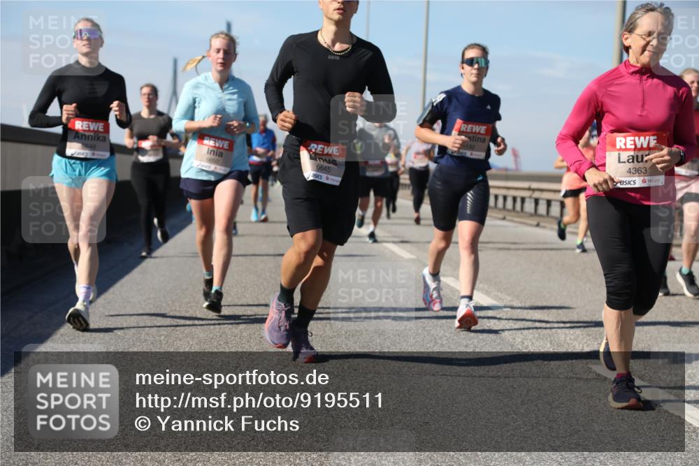 03.10.2025 - Köhlbrandbrückenlauf Yannick Fuchs http://msf.ph/oto/9195511 03.10.2025 11:59:51 Position 3 8648, 6650, 6645, 192, 4363 meine-sportfotos.de