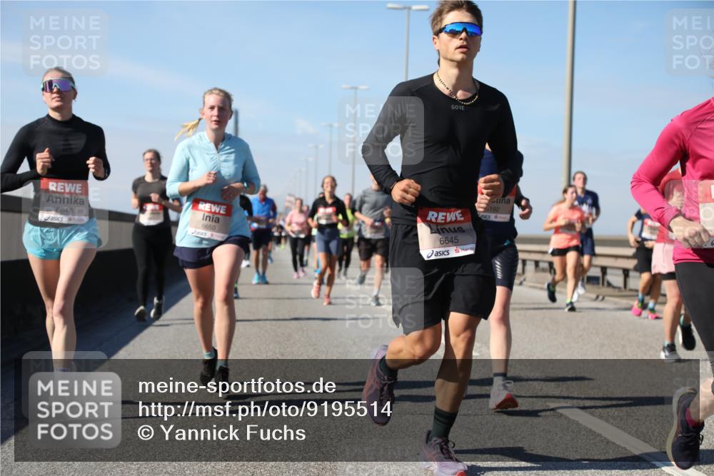 03.10.2025 - Köhlbrandbrückenlauf Yannick Fuchs http://msf.ph/oto/9195514 03.10.2025 11:59:52 Position 3 6645, 192, 6648, 6650 meine-sportfotos.de