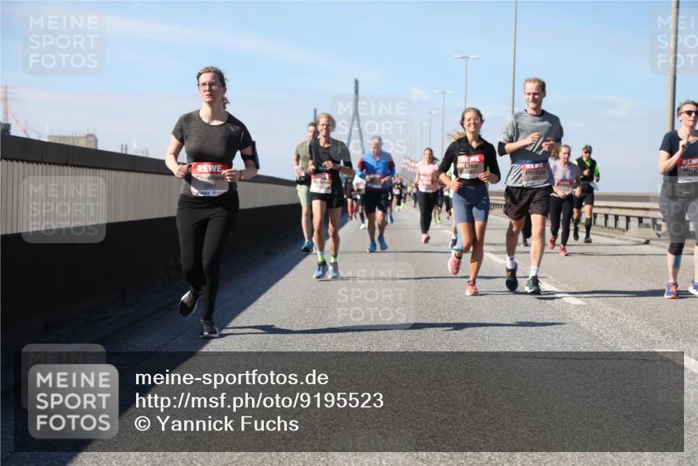 03.10.2025 - Köhlbrandbrückenlauf Yannick Fuchs http://msf.ph/oto/9195523 03.10.2025 11:59:54 Position 3 5851 meine-sportfotos.de