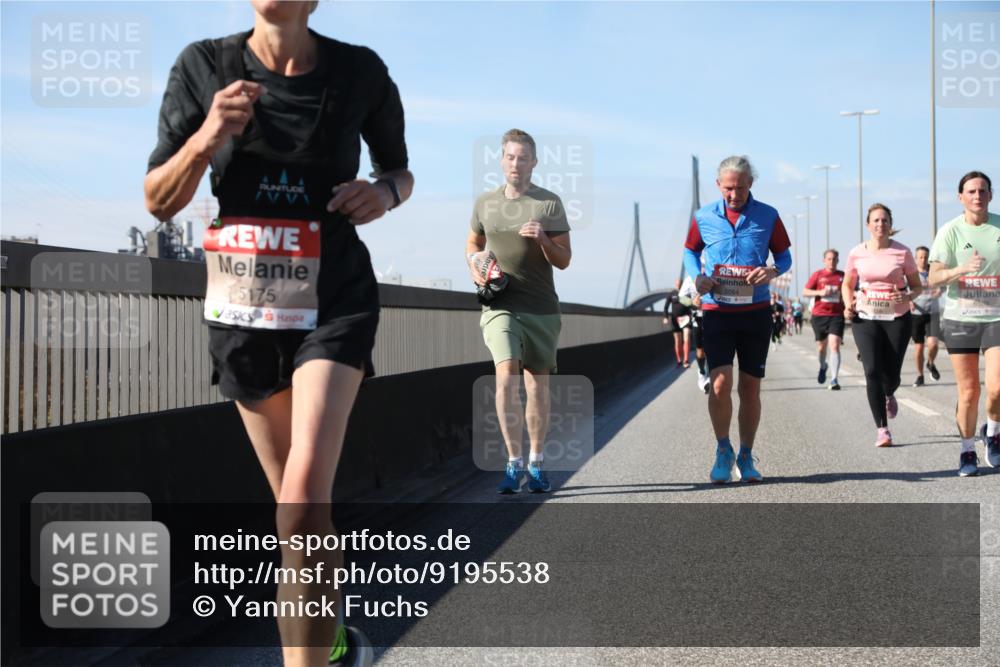 03.10.2025 - Köhlbrandbrückenlauf Yannick Fuchs http://msf.ph/oto/9195538 03.10.2025 11:59:57 Position 3 15175, 5084, 6589 meine-sportfotos.de