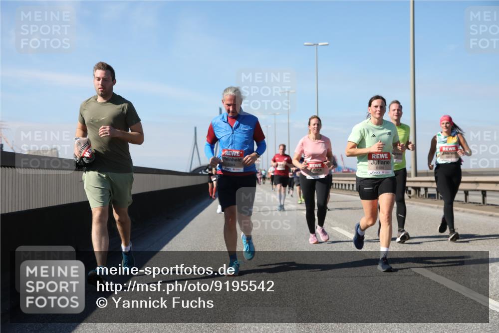03.10.2025 - Köhlbrandbrückenlauf Yannick Fuchs http://msf.ph/oto/9195542 03.10.2025 11:59:58 Position 3 5084, 6589 meine-sportfotos.de
