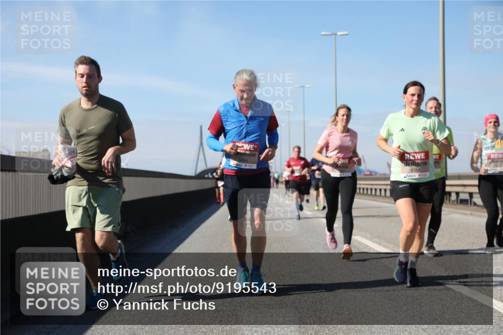 03.10.2025 - Köhlbrandbrückenlauf Yannick Fuchs http://msf.ph/oto/9195543 03.10.2025 11:59:58 Position 3 16, 5084, 6589 meine-sportfotos.de