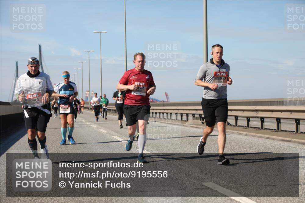 03.10.2025 - Köhlbrandbrückenlauf Yannick Fuchs http://msf.ph/oto/9195556 03.10.2025 12:00:02 Position 3 4393, 5483, 5917 meine-sportfotos.de